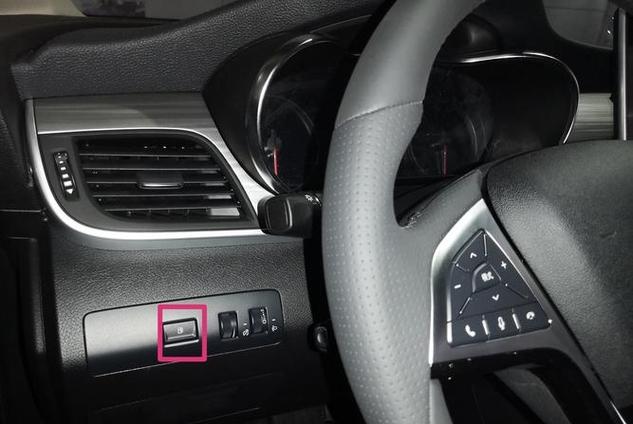 荣威550油箱盖怎么开,荣威550打开油箱盖视频