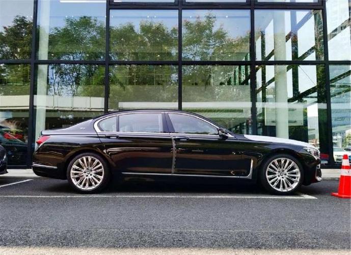 宝马760li豪华版v12价格(宝马760豪华型)