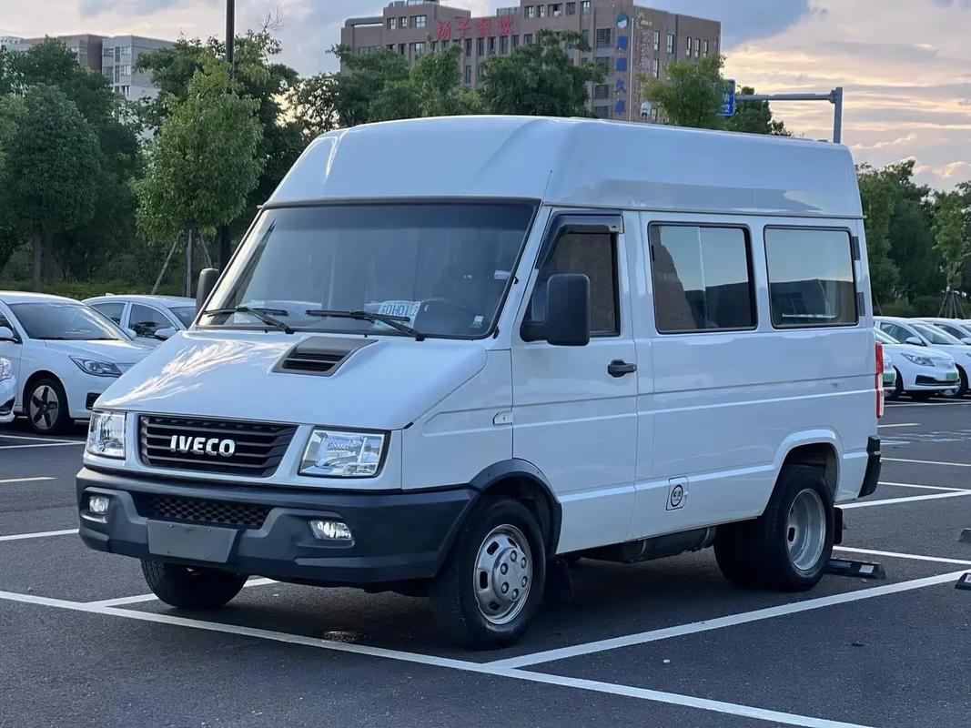 依维柯最新款,依维柯6万元新车