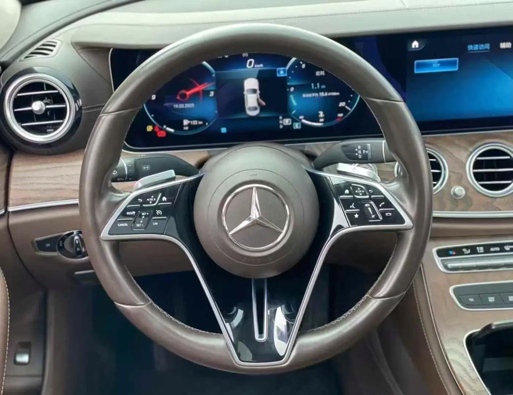 奔驰e3002022款报价及图片,奔驰e300价格及图片 报价表 内饰