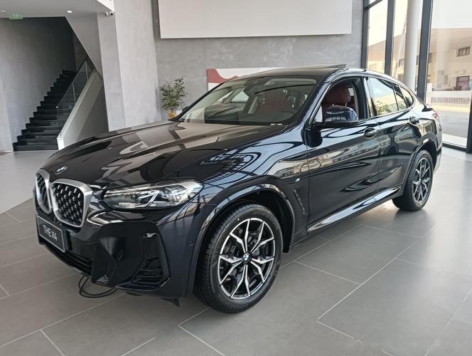 宝马x4轿跑,宝马X4轿跑