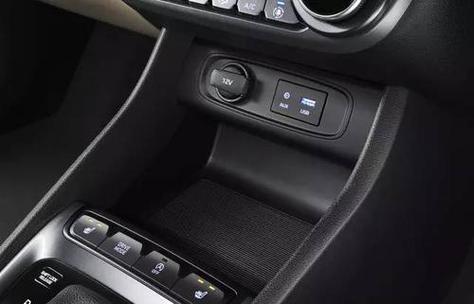 【利亚纳两厢,利亚纳两厢后备箱开关在哪里】