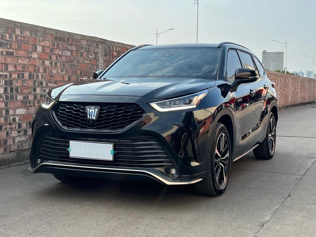 2023款丰田皇冠/2023款丰田皇冠陆放豪华版220伏电源插座在哪