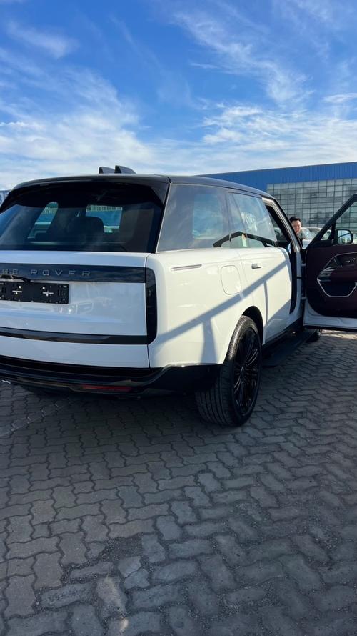 【路虎揽胜加长版2025款,路虎揽胜加长版2025款图片】